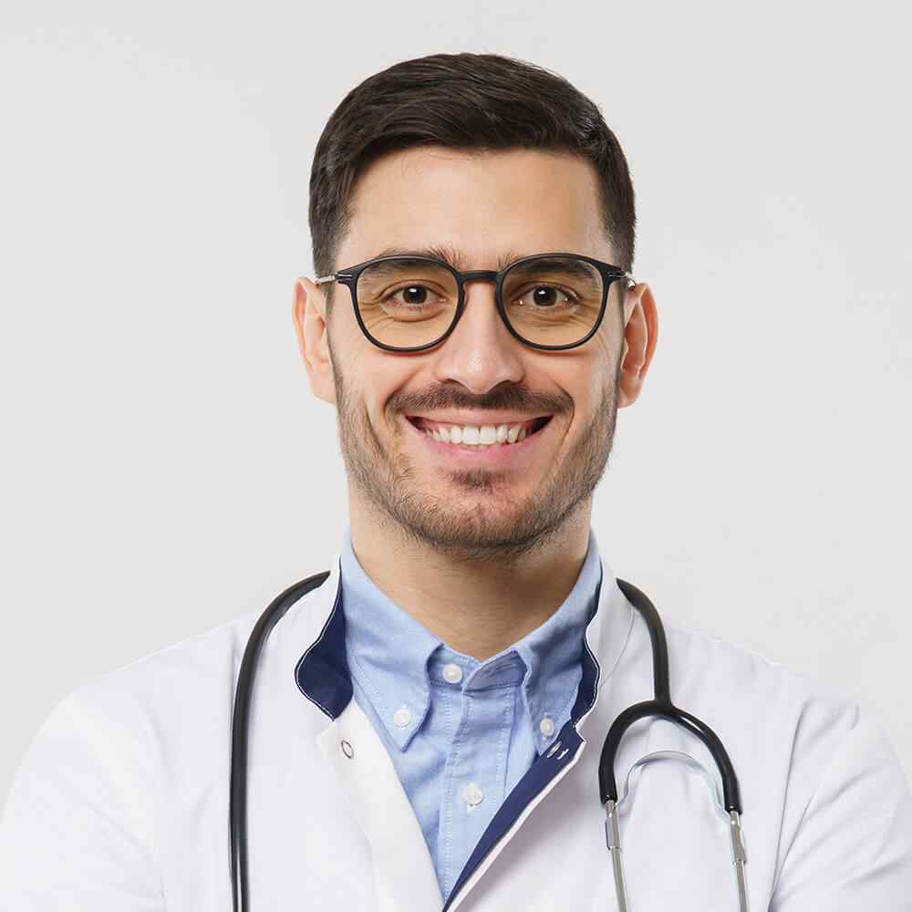https://www.reypharmacy.co.uk/wp-content/uploads/2021/08/team_04.jpg